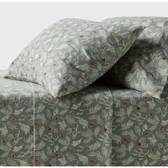 Threshold Holiday Holly Ultra Soft Flannel Bed Sheet Set - Picture 1 of 5